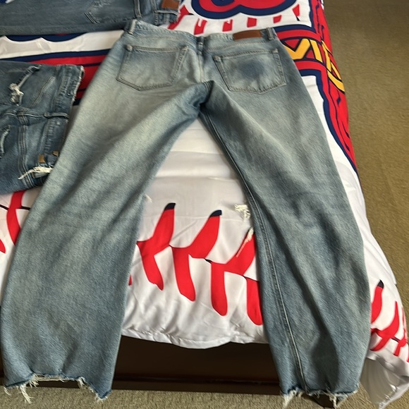 Excellent Condition 2 Lucky Brand jeans and 1 American Eagle Jeans - Picture 9 of 11